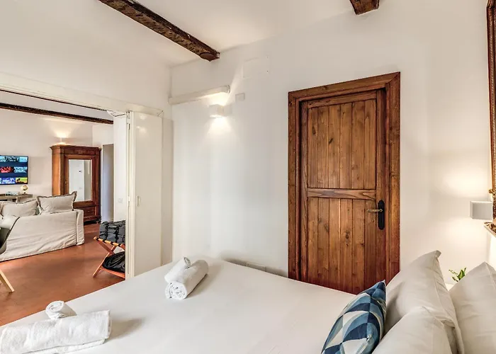 Maya Rhome Trastevere