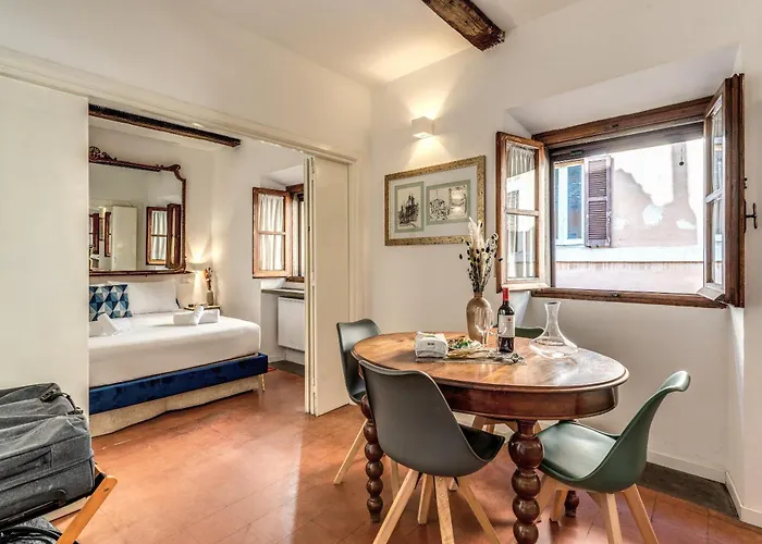Maya Rhome Trastevere