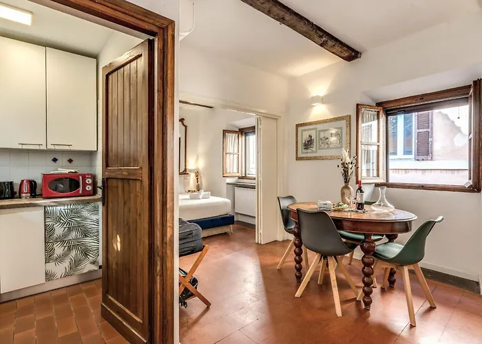 Maya Rhome Trastevere